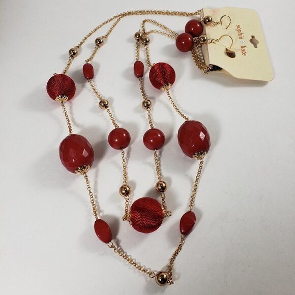 Elegant Red & Gold Beaded Necklace and Earrings Set — Festive Statement Jewelry - Picture 6 of 10